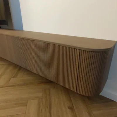 TV spintelė iš juostelių